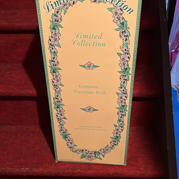 Brand new limited collection LE  CHERI Porcelain doll still in original box - Picture 5 of 7